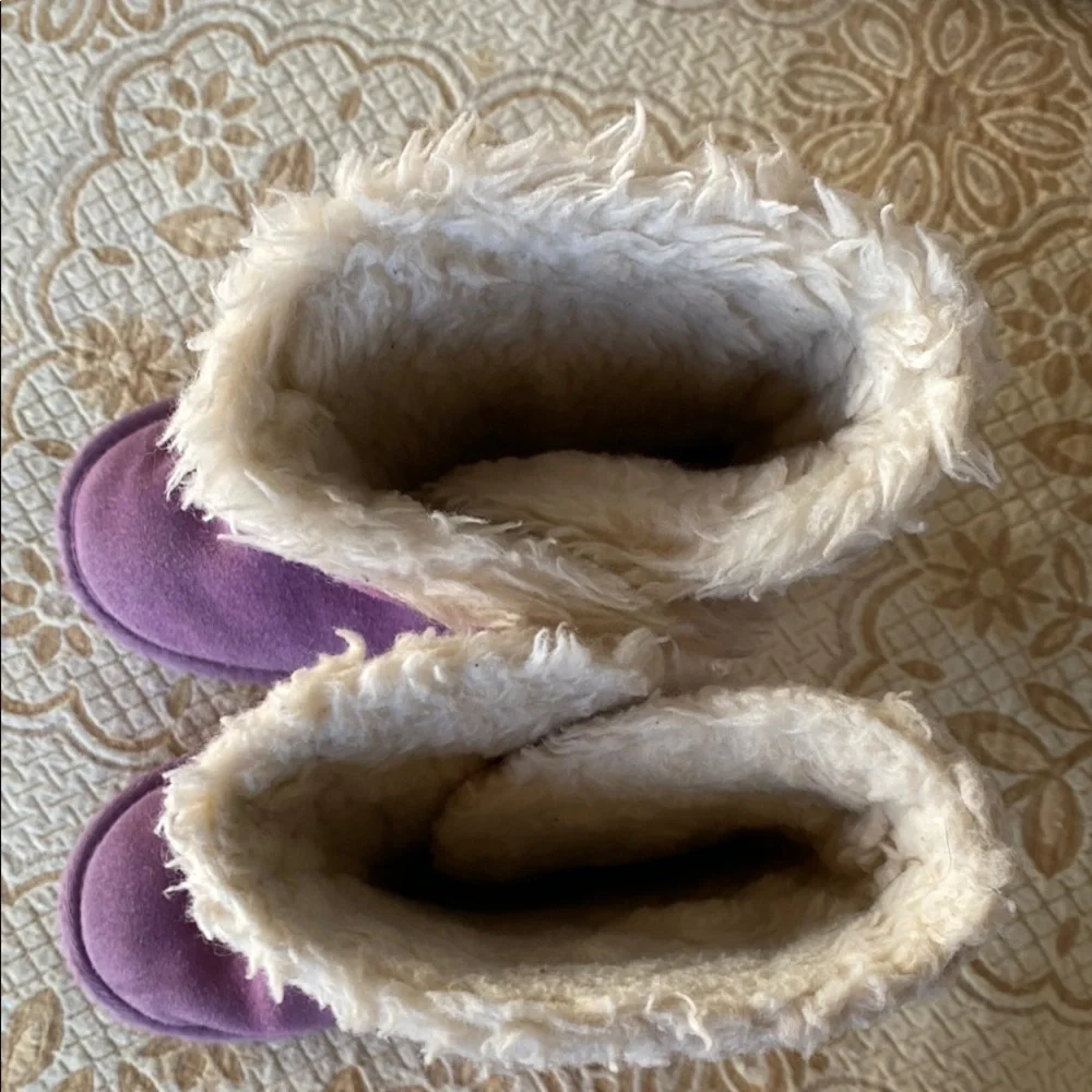 Koolaburra by Ugg Purple Suede kids Boots, so cute!